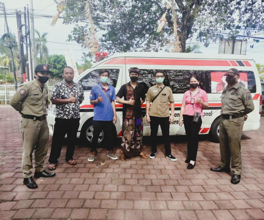 TIM TPKJM BADUNG WILAYAH KUTA SELATAN MERUJUK PASIEN JIWA GADUH GELISAH LINGKUNGAN WISMA NUSA PERMAI KE RSJ PROVINSI BALI